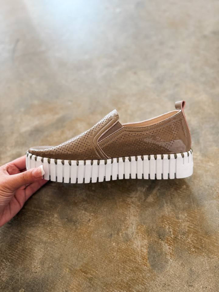 Tulip Slip On Shoe - Mocha