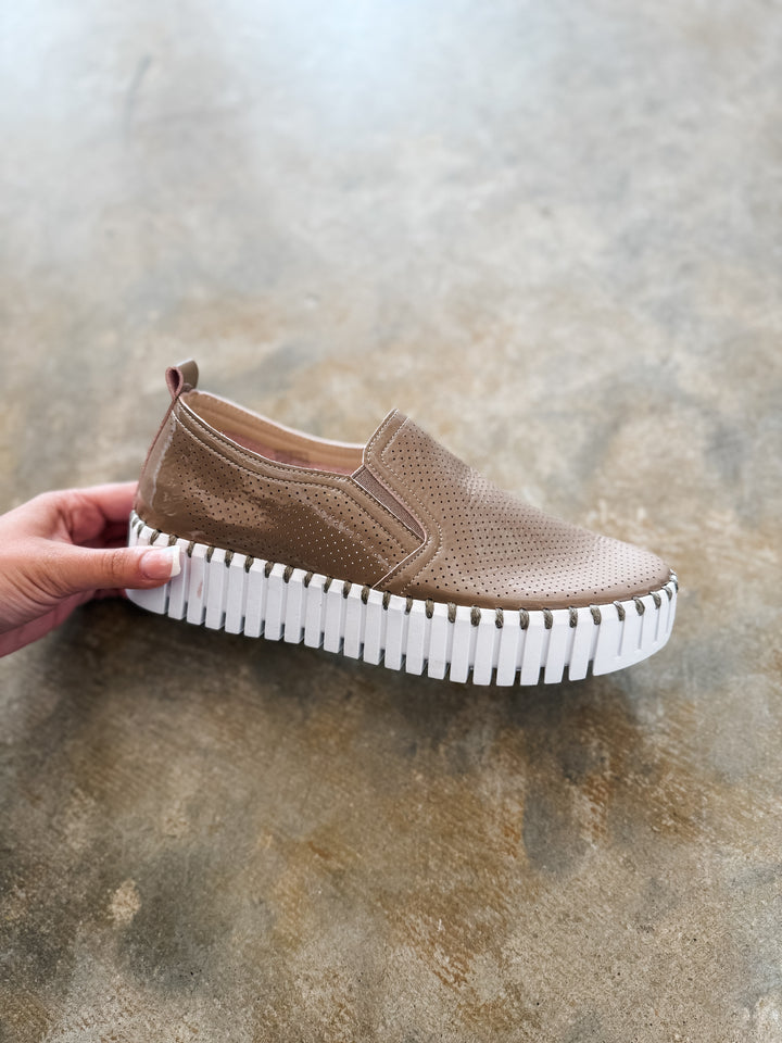 Tulip Slip On Shoe - Mocha