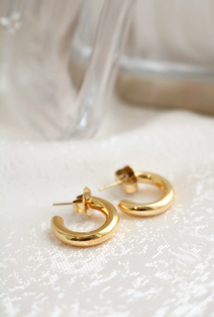 The Bitty Bett Earrings - Gold