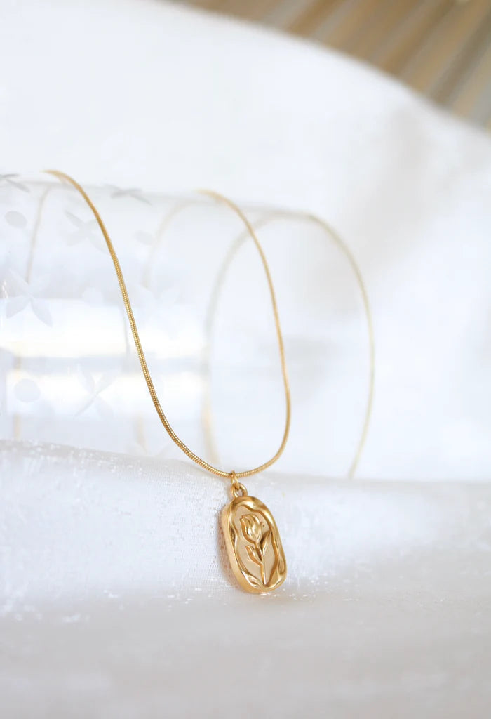 The Rosa Necklace