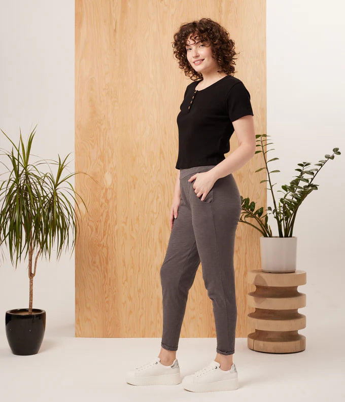 Yumi Tee - Black