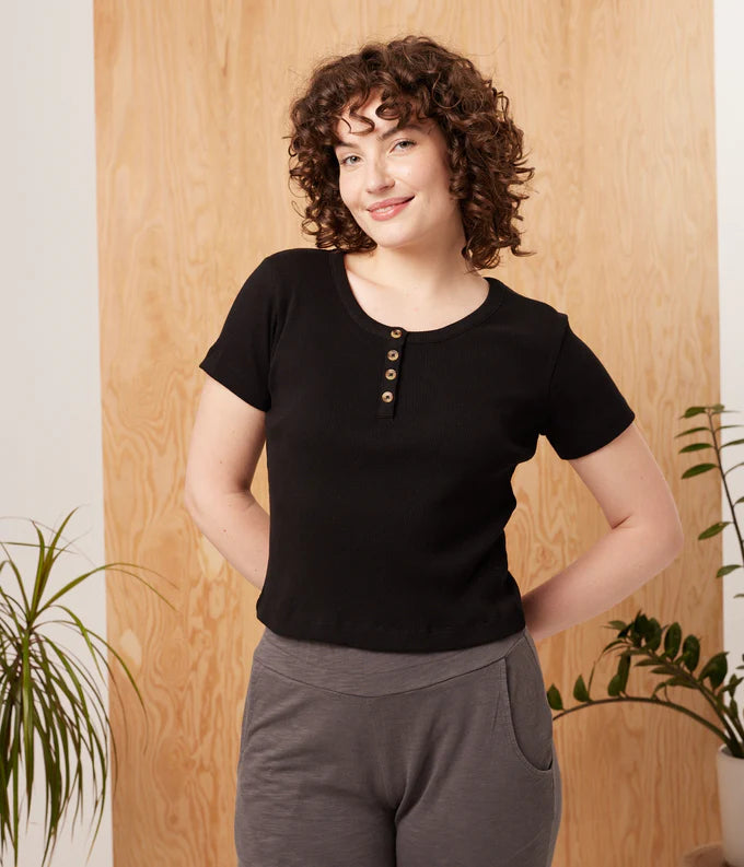 Yumi Tee - Black