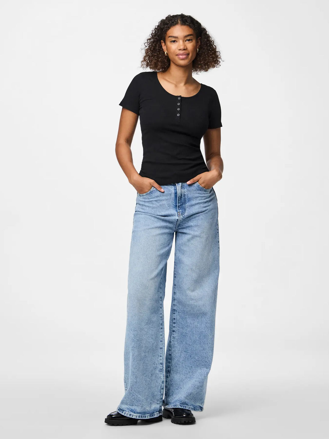 Kitte Henley Tee